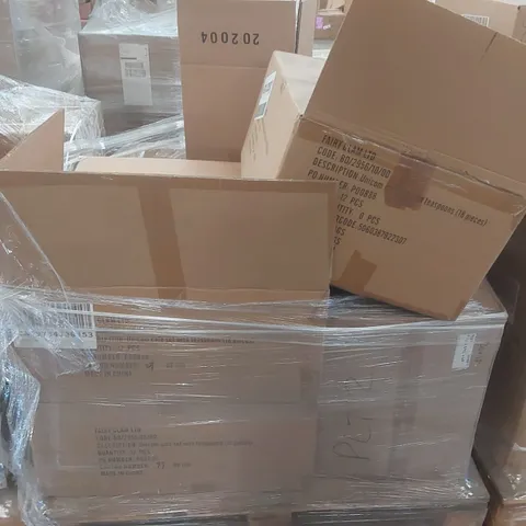 PALLET CONTAINING A LARGE QUANTITY OF ASSORTED ITEMS INCLUDING: UNICORN LUNCH BOXES, PLAINANDSIMPLE SWEATPANTS ECT
