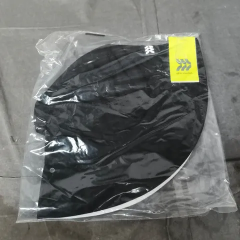 3 X ALL IN MOTION REVERSIBLE BUCKET HATS IN BLACK/WHITE - S/M