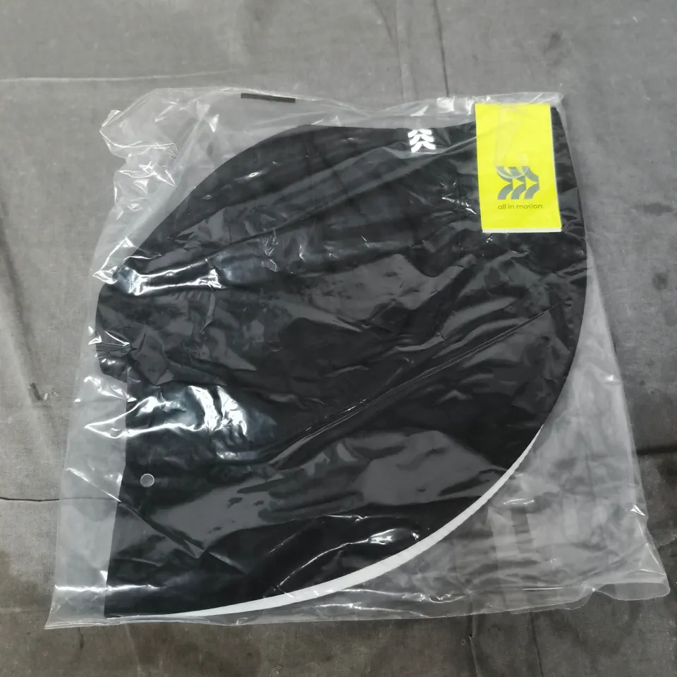 3 X ALL IN MOTION REVERSIBLE BUCKET HATS IN BLACK/WHITE - S/M