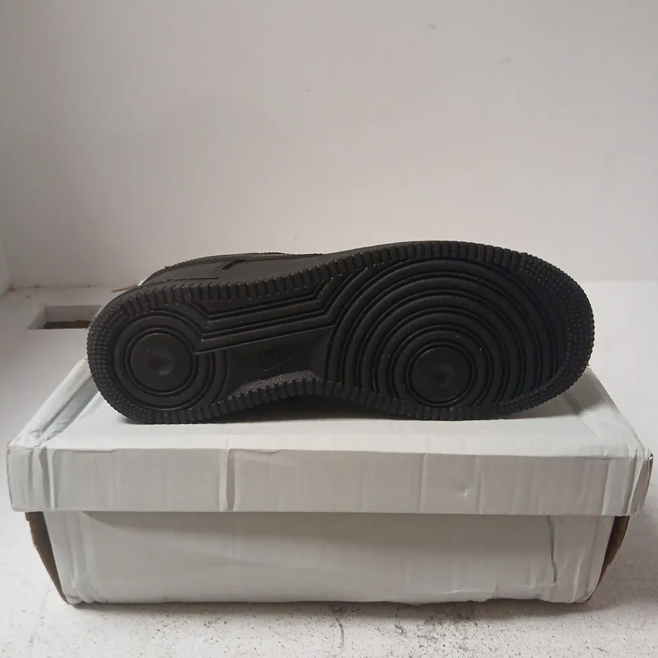 NIKE AIR FORCE 1 BLACK TRAINERS – UK 6