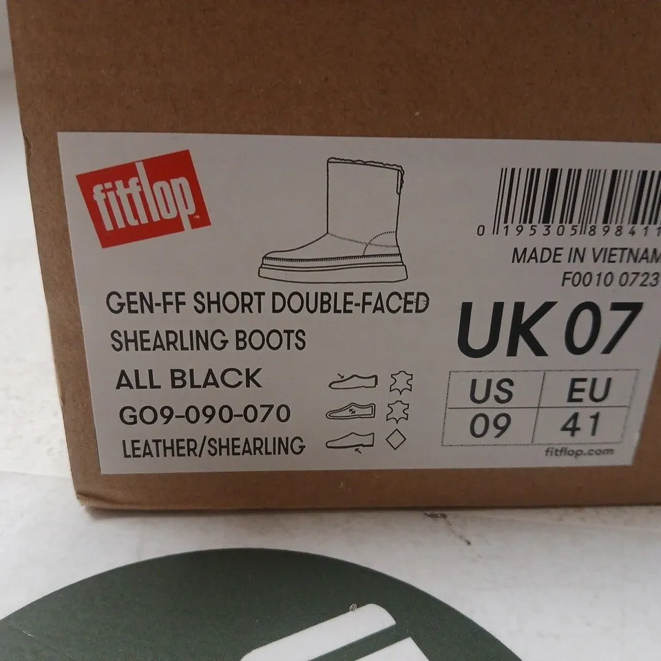 FITFLOP GEN-FF SHORT DOUBLE-FACED SHEARLING BOOTS – ALL BLACK, UK 7