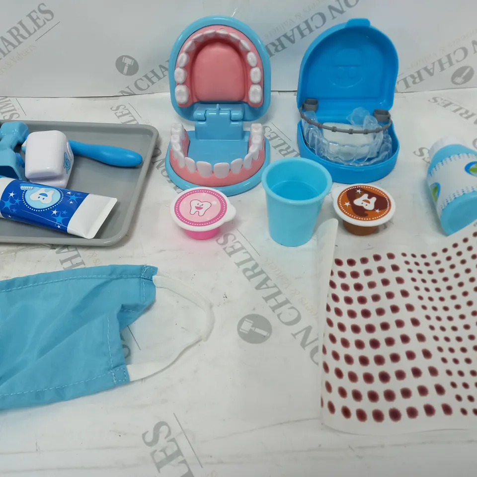 SUPER SMILE DENTIST PLAY SET RRP £34.99