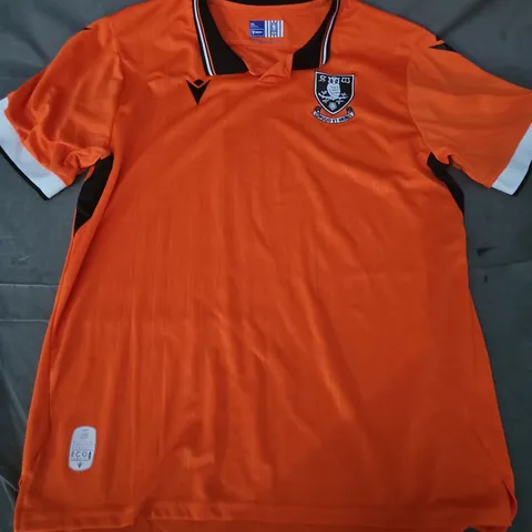 MACRON SHEFFIELD WEDNESDAY ORANGE FOOTBALL SHIRT WITH CLUB CREST – 3XL