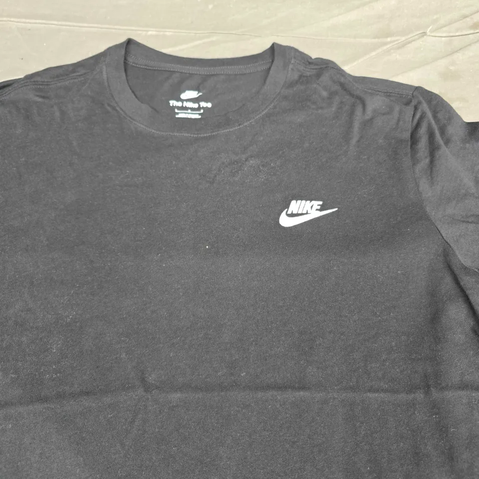 NIKE LOGO CASUAL TEE - SIZE LARGE