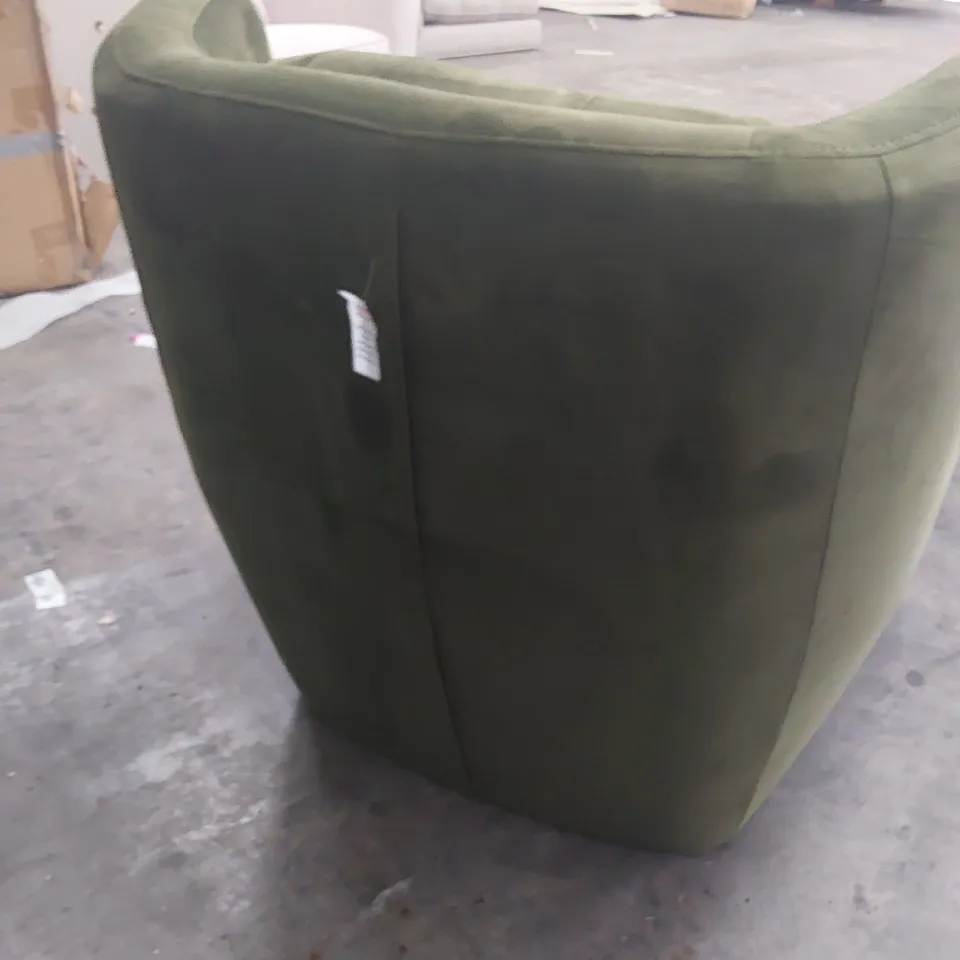 DESIGNER RETRO STYLE BUTTONED WINGED BACK CHAIR GREEN VELVET 