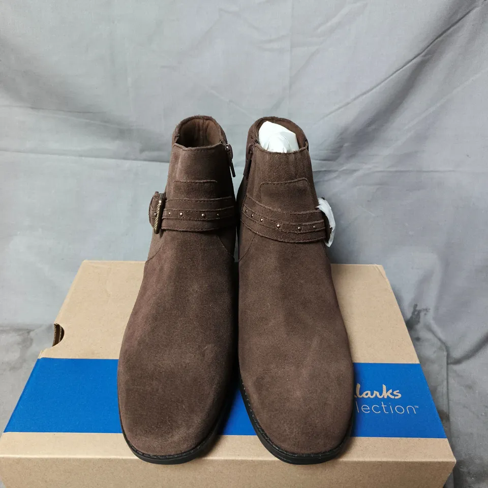 BOXED PAIR OF DANYELLE WISH BROWN SUEDE ANKLE BOOTS – SIZE 6