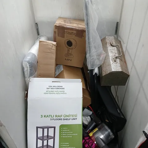CAGE OF APPROXIMATELY 8 ASSORTED HOUSEHOLD ITEMS TO INCLUDE - WAFFLE THROW BLANKET, DYSON HAND HOOVER, AND SUPPORT PILLOWS ETC. - COLLECTION ONLY 
