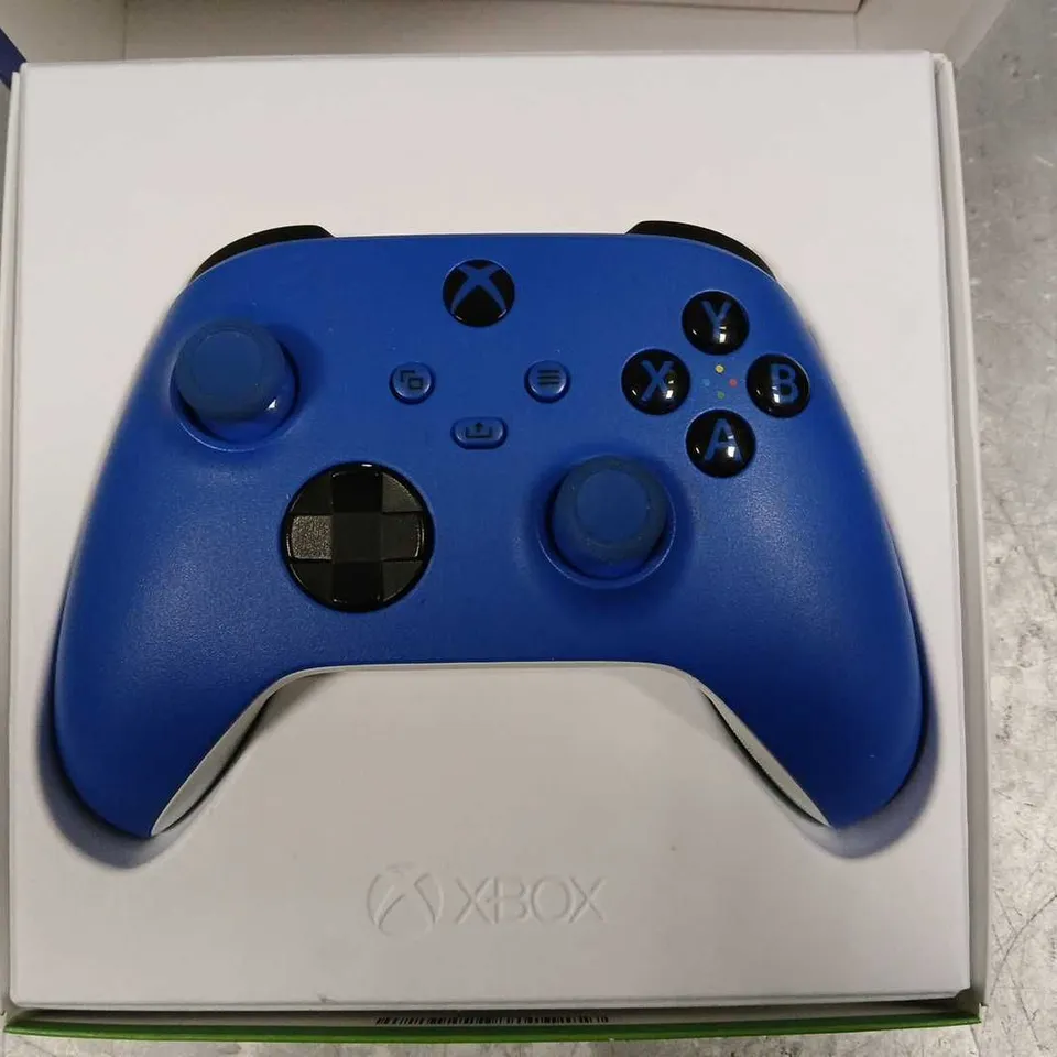 BOXED XBOX WIRELESS CONTROLLER