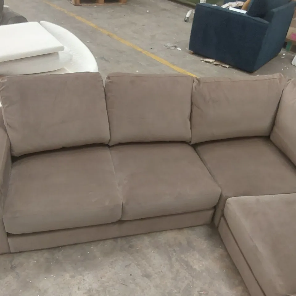 QUALITY DESIGNER VELVET UPHOLSTERED CORNER SOFA