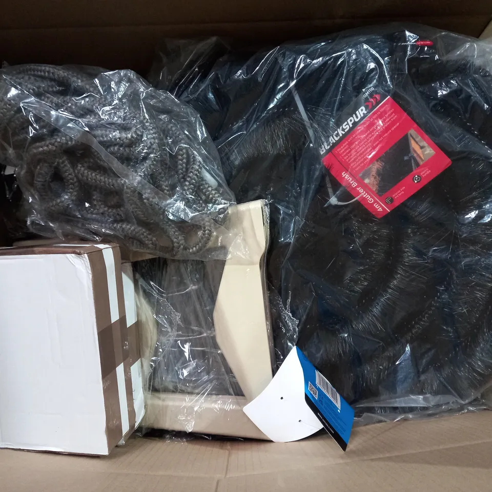 BOX OF APPROXIMATELY 12 ASSORTED ITEMS TO INCLUDE - OX LARGE GLOVES - BIODEGRABLE FOAM - KNONEW LED LIGHTS ECT