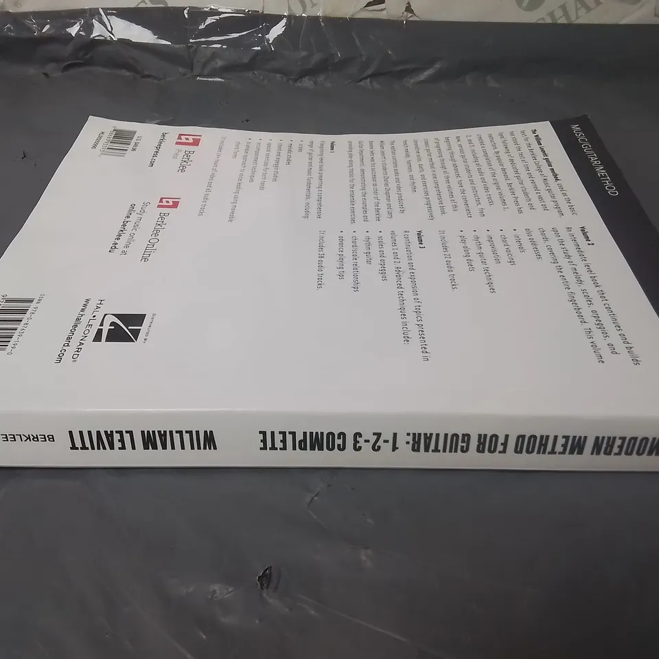 BERKLEE PRESS A MODERN METHOD FOR GUITAR 3-VOLUMES