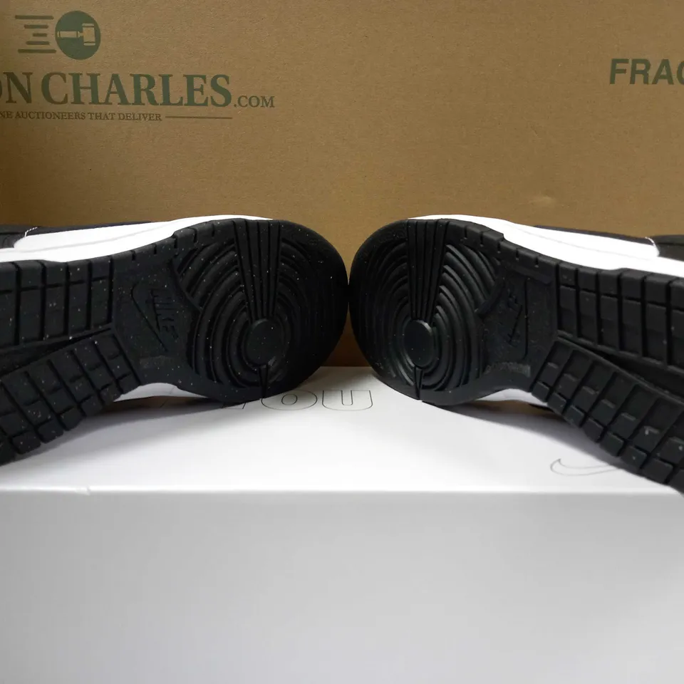 BOXED PAIR OF BLACK/WHITE LOGO NIKE TRAINERS - SIZE 8.5
