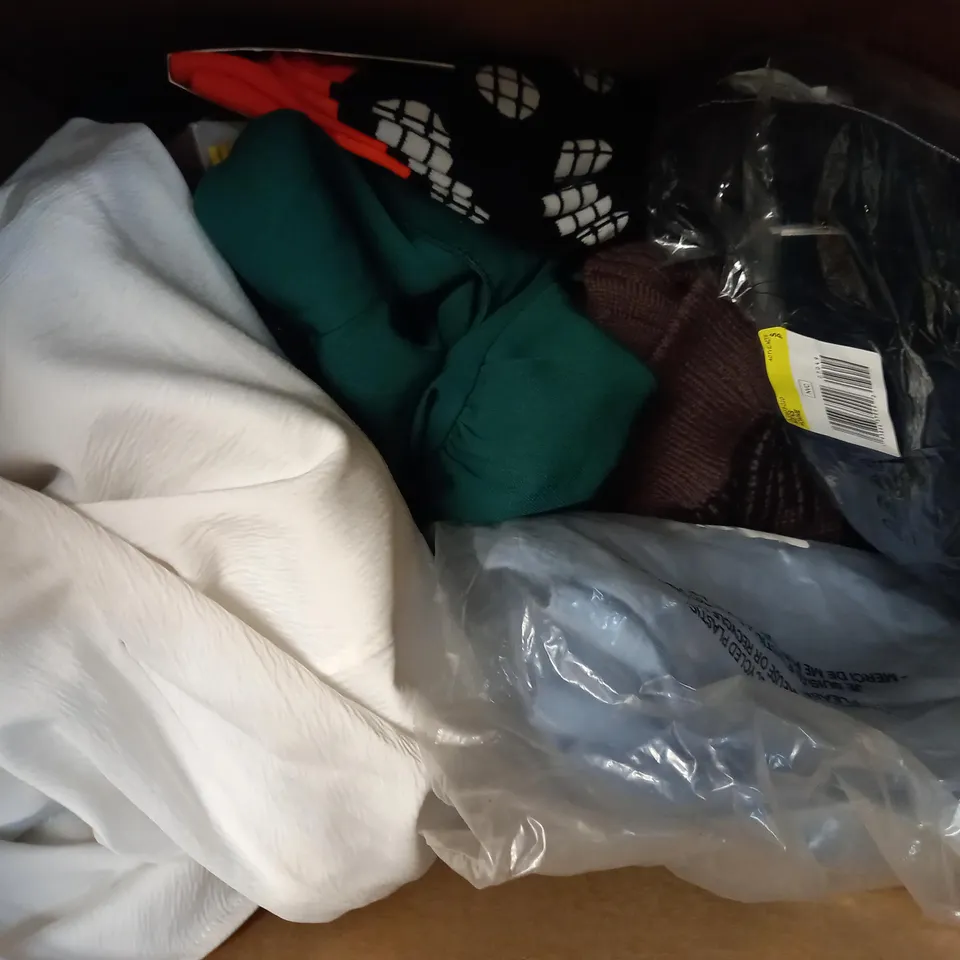 BOX OF APPROXIMATELY 10 ASSORTED CLOTHING AND FASHION ITEMS OF VARIOUS COLOURS AND STYLES TO INCLUDE ASOS, NEXT, ETC