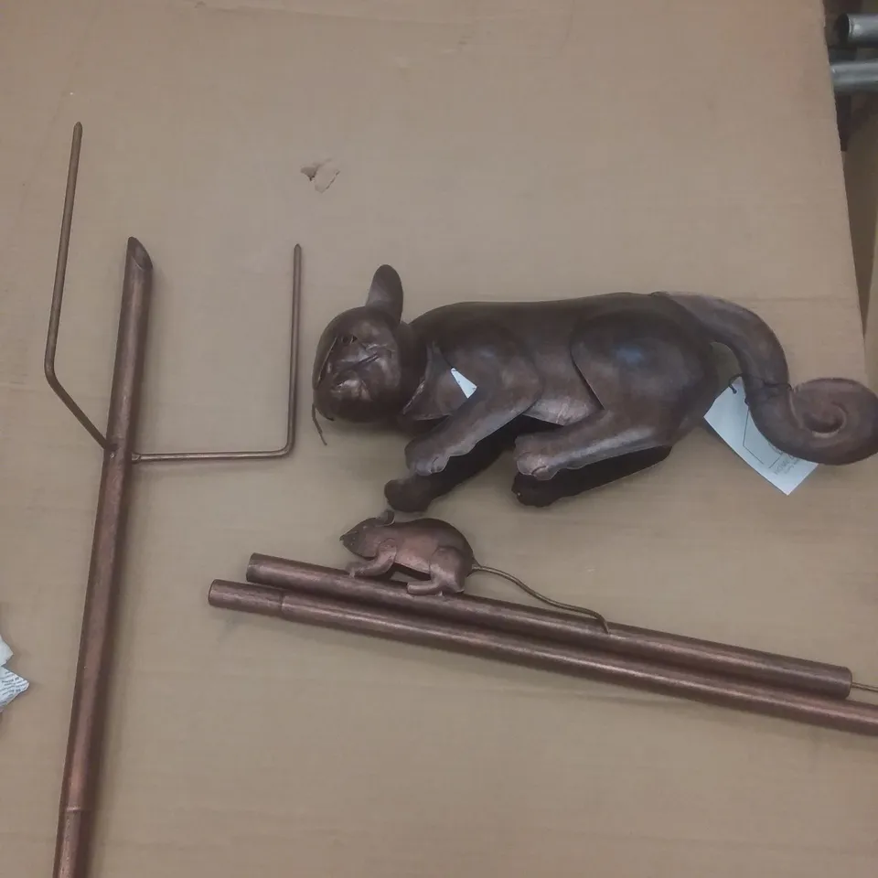 BRAND NEW BOXED CAT AND MOUSE SPINNER