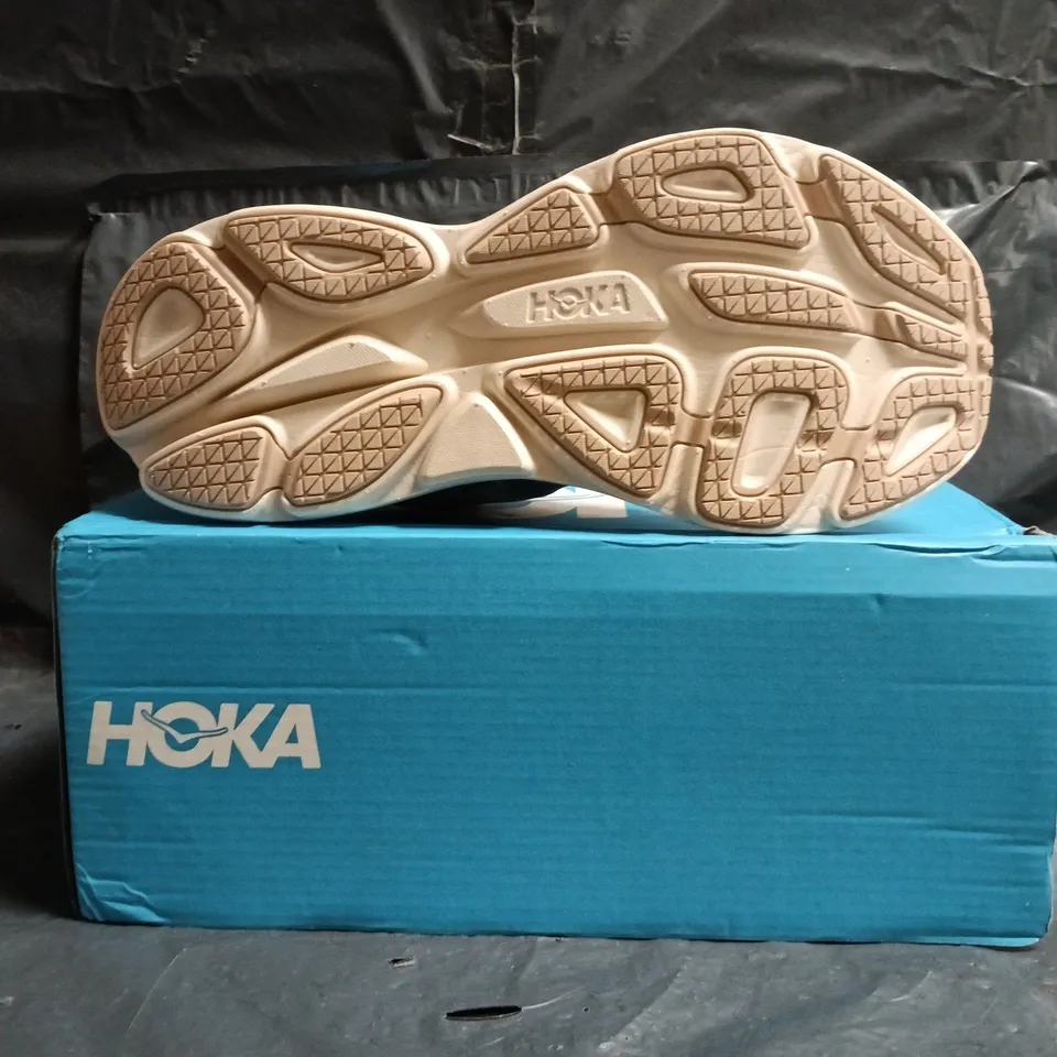 BOXED PAIR OF HOKA BONDI 8 TRAINERS IN CREAM/MULTI SIZE UK 8.5