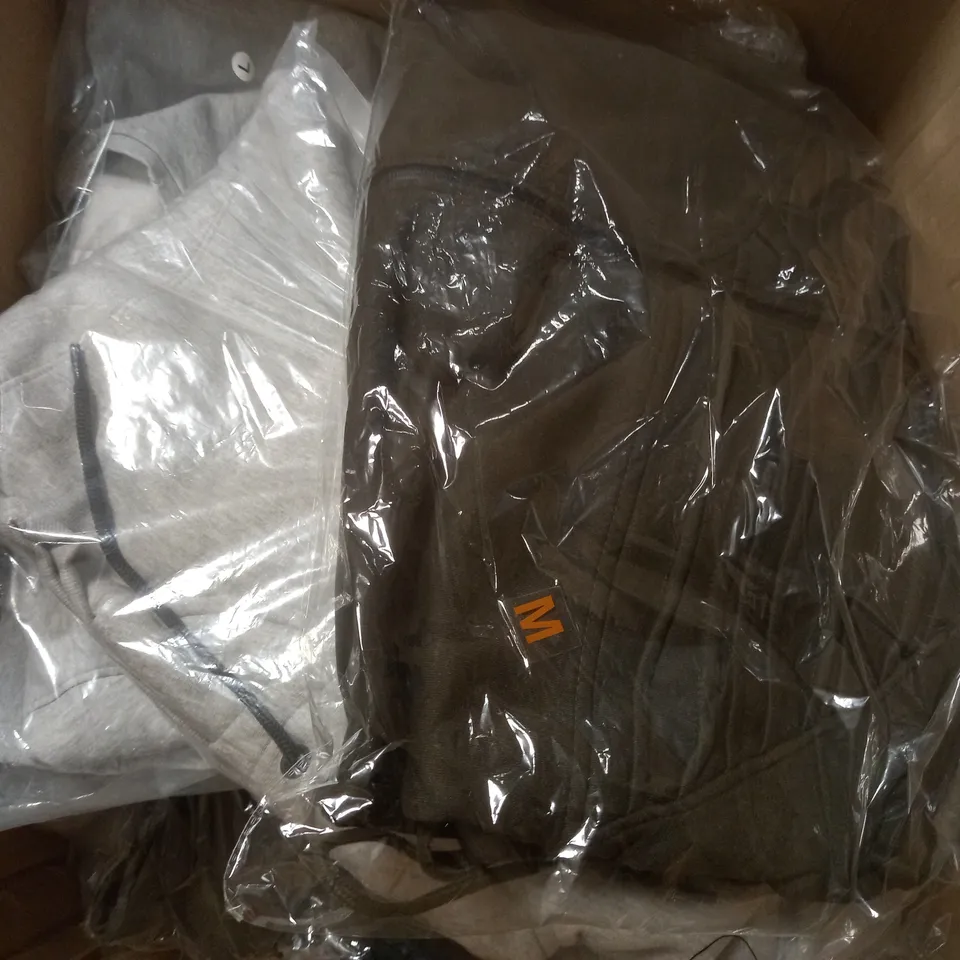 BOX OF APPROX 15 ASSORTED CLOTHING ITEMS TO INCLUDE - DNV GREY JUMPER , NAVY ZIP UP JACKET , TRACKSUIT PANTS ETC