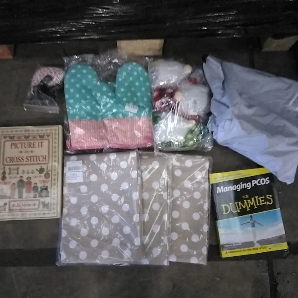 PALLET OF ASSORTED ITEMS INCLUDING MANAGING PCOS FOR DUMMIES, PICTURE IT IN CROSS STITCH,VINYL TABLE CLOTH, RAFAIRY, THE THREE CULTURES, 12 PIECE HAIR CLIPS