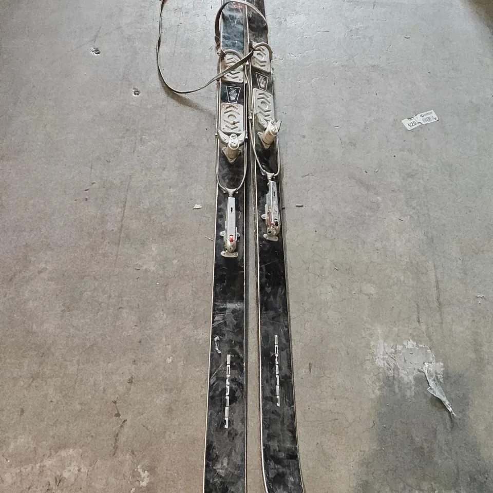 SCHAFER LEICHTSCHWUNG SKIS 