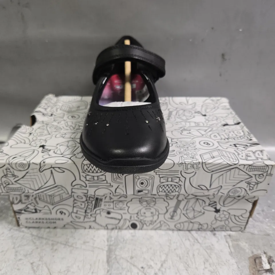 BOXED PAIR OF CLARKS RELDA WISH SHOES IN BLACK SIZE UK 2