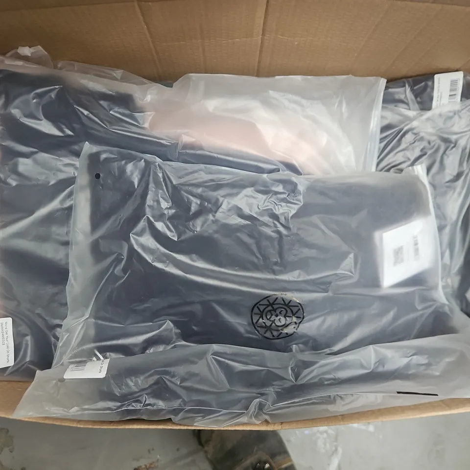 APPROXIMATELY 20 ASSORTED BAGGED CLOTHING ITEMS IN VARIOUS SIZES, STYLES & COLOURS TO INCLUDE MENS GET YOUR COLD ON SHORTS, UNISEX BRASS MONKEY JOGGERS, ETC