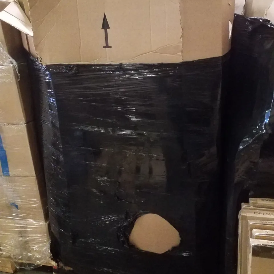 PALLET CONTAINING HAUCK OPEN'N STOP SAFETY GATES & STEPLADDERS