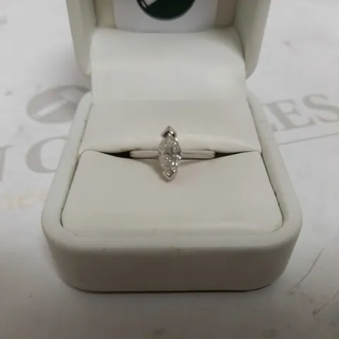 DESIGNER 18CT WHITE GOLD SOLITAIRE RING SET WITH A MARQUISE CUT DIAMOND WEIGHING +-1.01CT