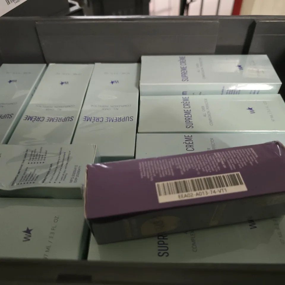 APPROXIMATELY 15 ASSORTED HEALTH & BEAUTY ITEMS TO INCLUDE - EELHOE BODY COVER AGE PERFECTOR , SUPREME CREME 