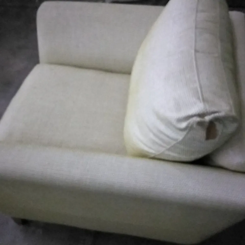 QUALITY CREAM/GREEN ARMCHAIR WITH WOODEN LEGS