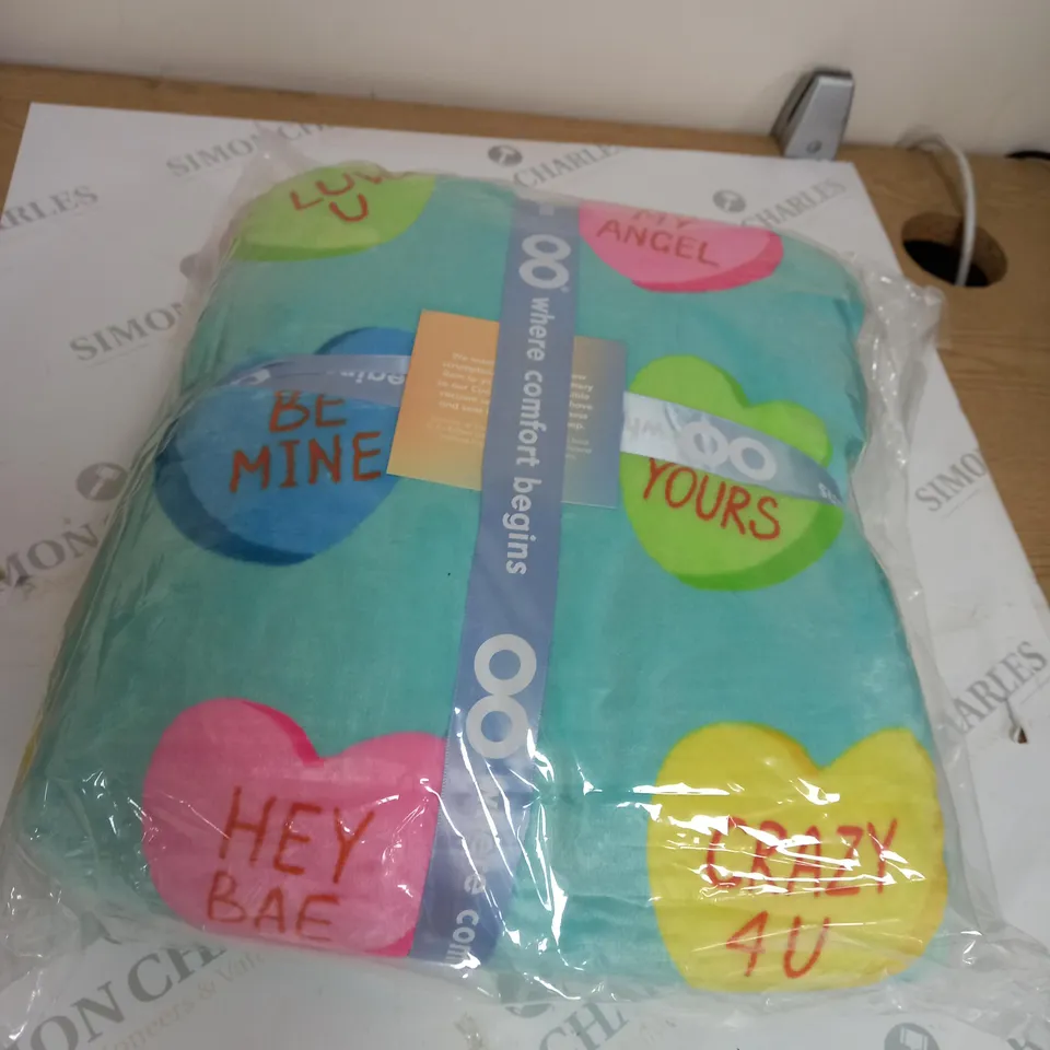HEARTS OODIE THROW 