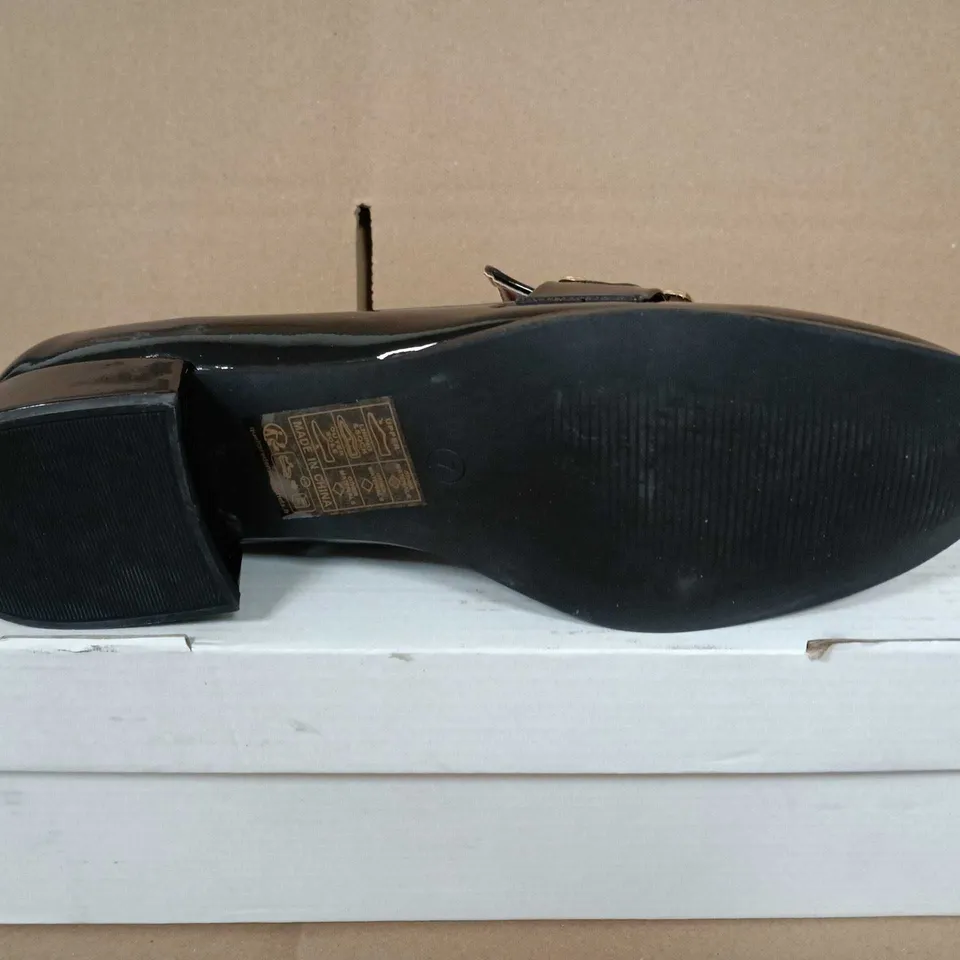 BOXED PAIR OF SPOT ON BLACK PATENT LEATHER LOAFERS WITH GOLD-TONE HORSEBIT DETAIL - UK SIZE 7