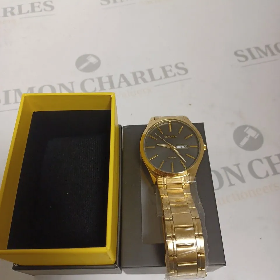 BOXED SEKONDA BLACK AND GOLD CIRCULAR WATCH 