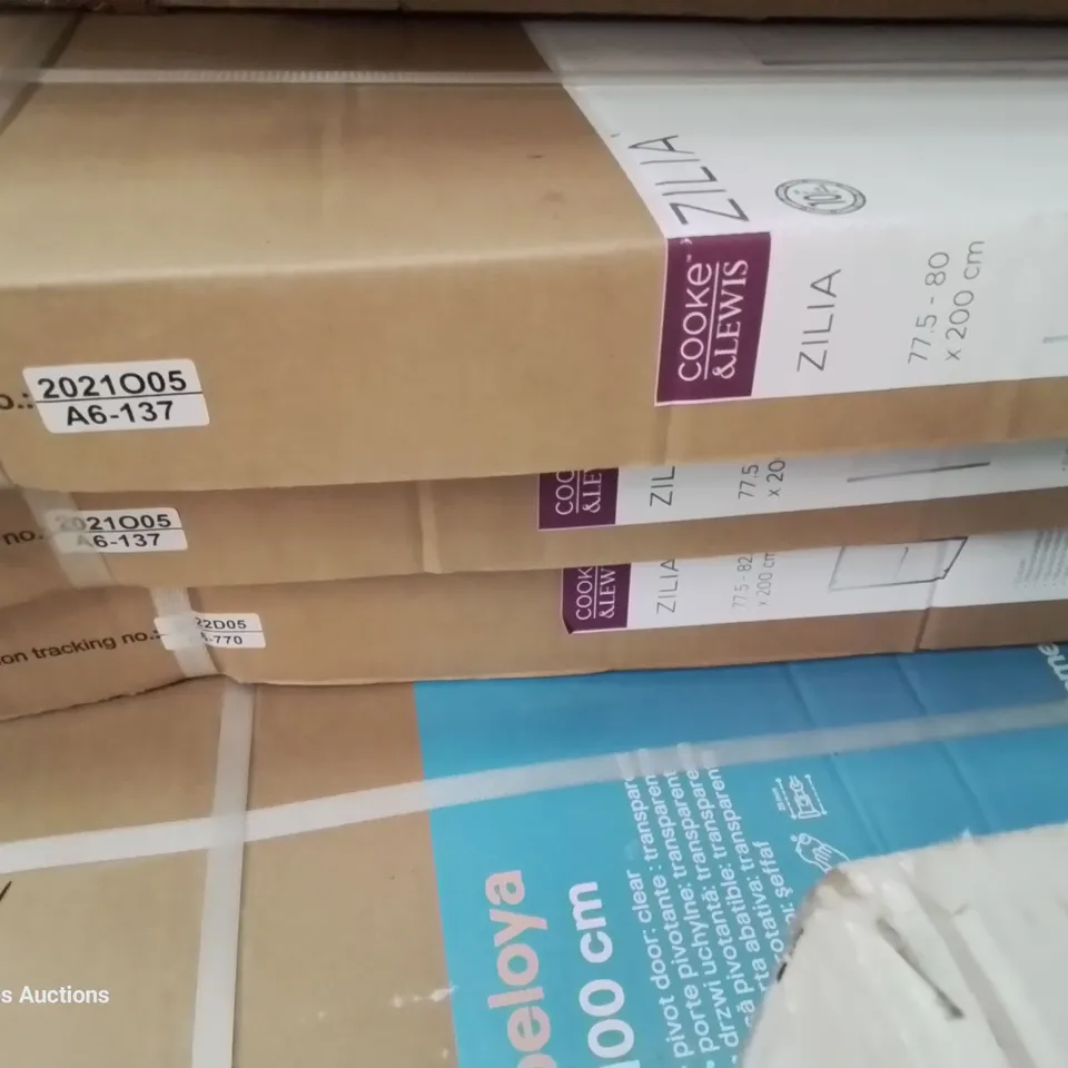 PALLET OF ASSORTED BOXED SHOWER PANELS, INCLUDING, BELOYA 100cm PIVOT DOOR, COOKE & LEWIS WALK IN PANEL, 3 × COOKE & LEWIS ZILIA CLEAR PANELS