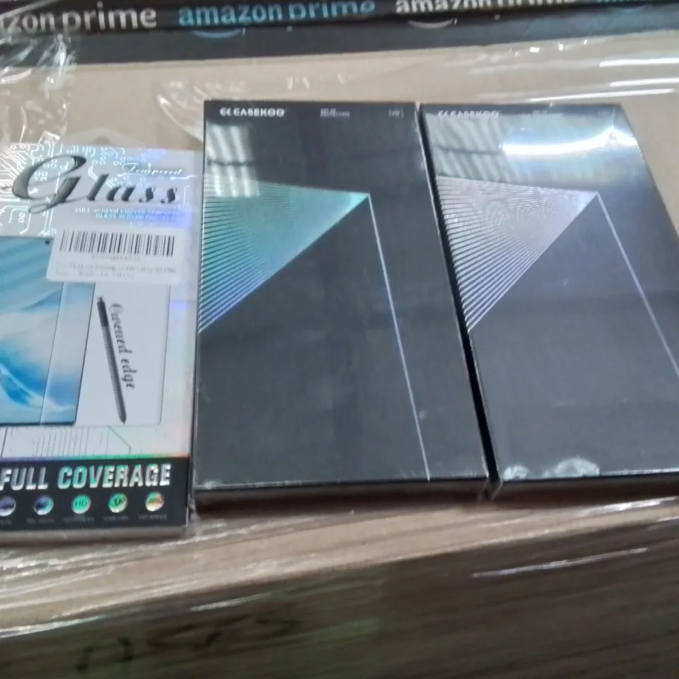 PALLET TO CONTAIN A LARGE QUANTITY OF PHONE CASES AND SCREEN PROTECTORS