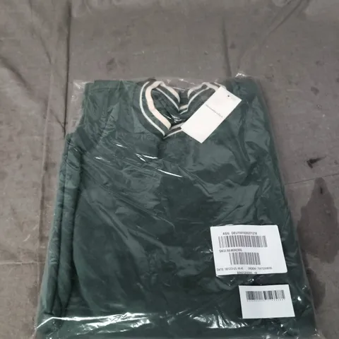 BAGGED ABERCROMBIE AND FITCH TEE - SIZE M