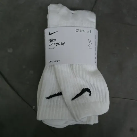 NIKE EVERYDAY CREW 3 PACK OF SOCKS IN WHITE (UK 11-14.5)