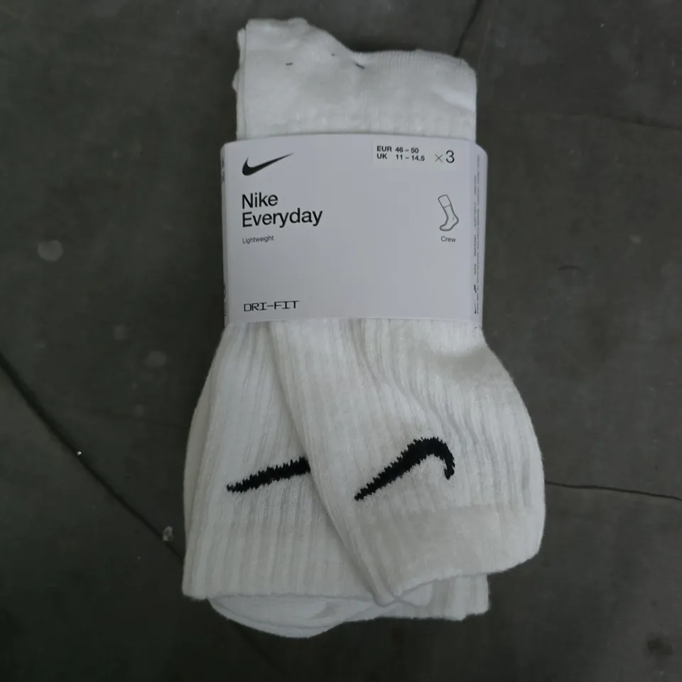 NIKE EVERYDAY CREW 3 PACK OF SOCKS IN WHITE (UK 11-14.5)