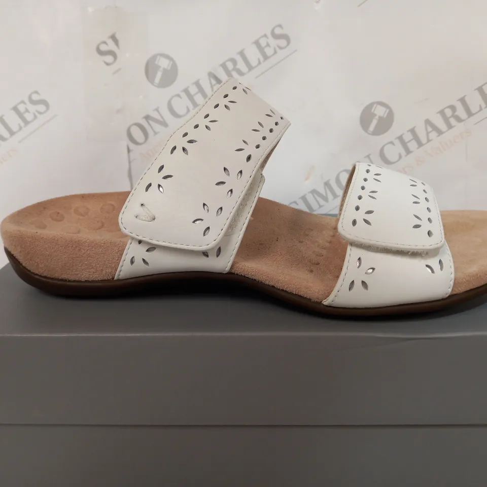 BOXED VIONIC BLACK REST SANDALS IN BLACK - WOMENS 7