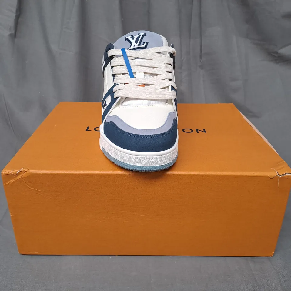 BOXED PAIR OF LOUIS VUITTON SHOES IN BLUE/WHITE SIZE 9