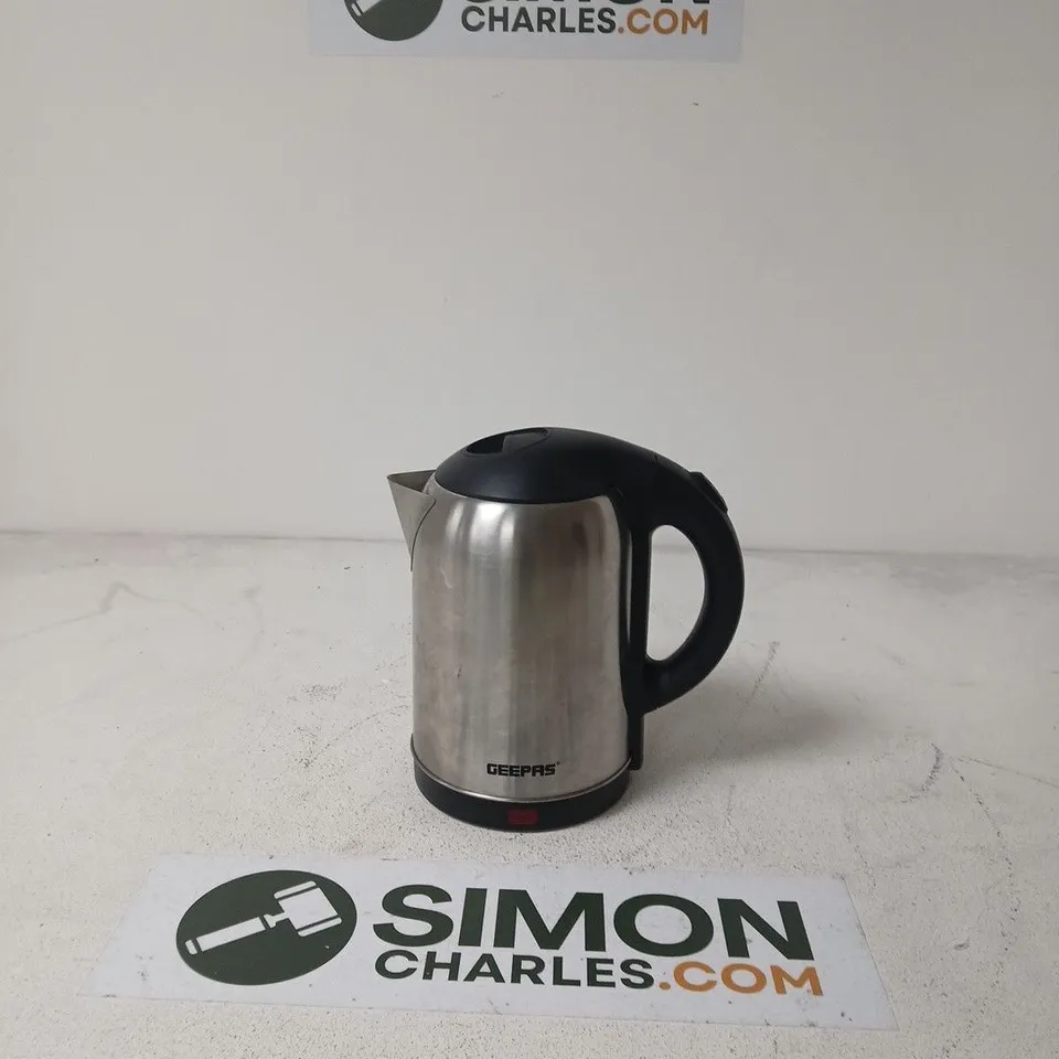 GEEPAS ELECTRIC KETTLE – STAINLESS STEEL, BLACK HANDLE 