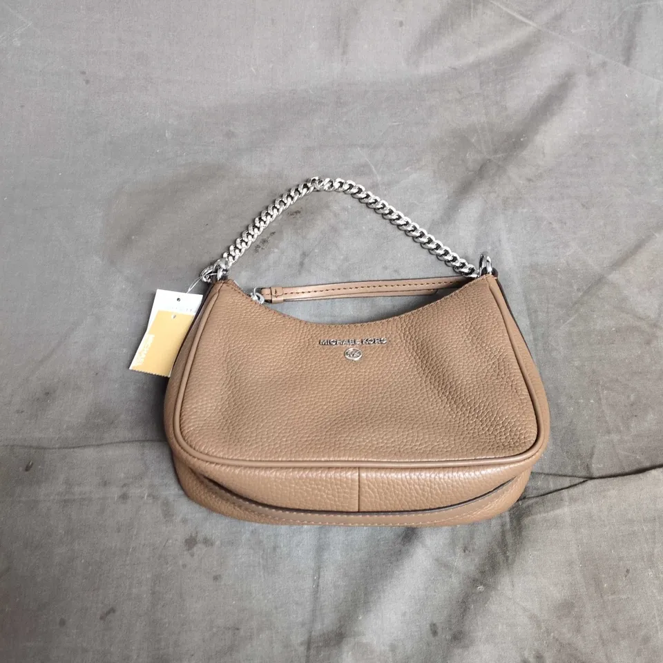 MICHAEL KORS JET SET CHARM LEATHER CROSSBODY BAG – DRIFTWOOD/TAN, CHAIN STRAP