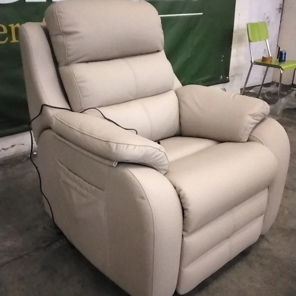 QUALITY BRITISH DESIGNED & MANUFACTURED G PLAN GREENWICH SMALL DUAL ELEVATE CAMBRIDGE PLASTER LEATHER ARMCHAIR 