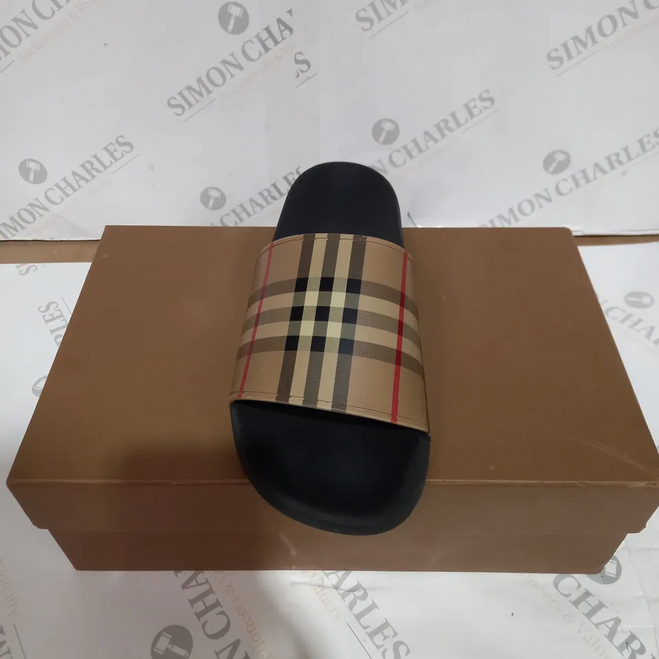 BOXED PAIR OF BURBERRY POOL SLIDE'S - ARCHIVE BEIGE, SIZE 10