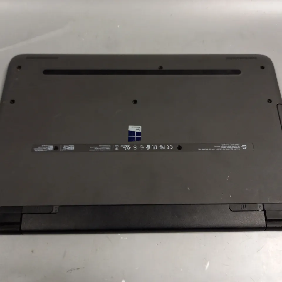 UNBOXED HP PAVILLION INTEL CORE I3 TPN-C125 LAPTOP