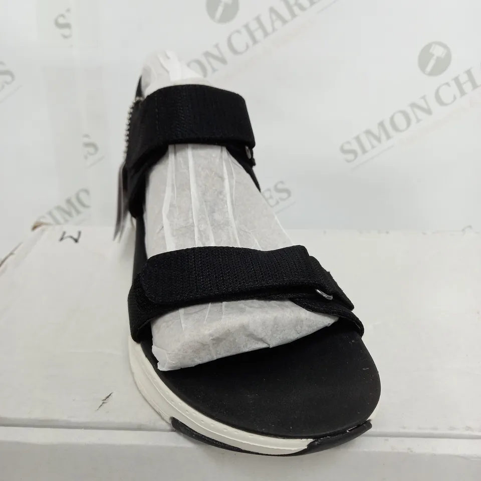 SKECHERS ARCH FIT TOURISTY SANDAL SIZE 4