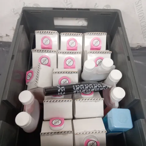 TOTE OF APPROX 10 CLEANING PRODUCTS TO INCLUDE WASHING UP LIQUID , AMINO ACID , ACRYLIC PAINT , ETC