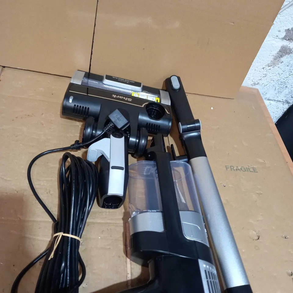 SHARK STRATOS ANTI HAIR WRAP PET PRO VACUUM CLEANER