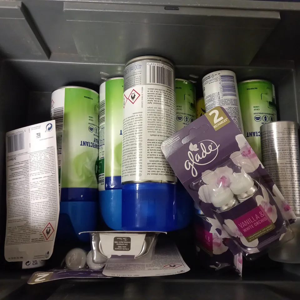BOX OF APPROX 20 ASSORTED AEROSOLS INCLUDING DETTOL DISINFECTANT SPRAY, 151 SPRAY TO PLASTIC PAINT AND SHOEBOYS SHOE STRETCH - COLLECTION ONLY