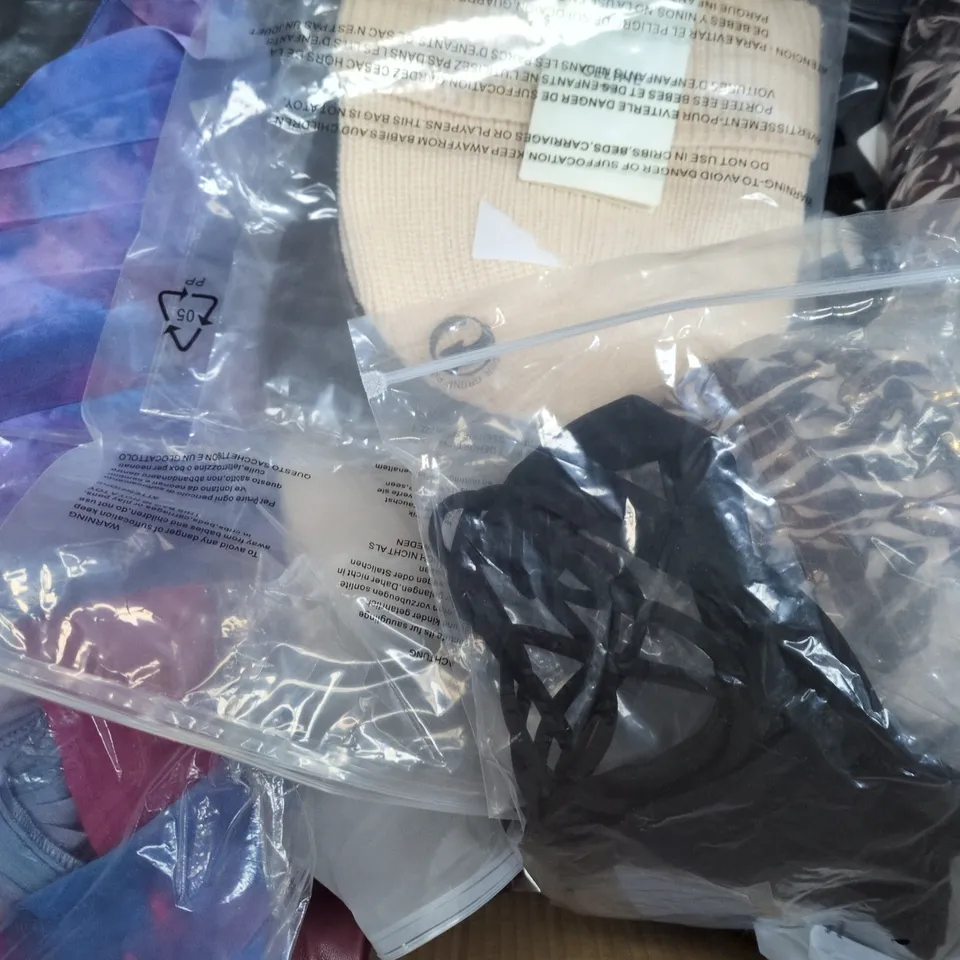 APPROXIMATELY 20 ASSORTED CLOTHING AND FASHION PRODUCTS IN VARIOUS STYLES AND SIZES - COLLECTION ONLY