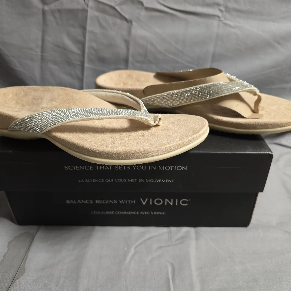 BOXED PAIR OF VIONIC TOE-POST SANDALS SIZE UK 4.5
