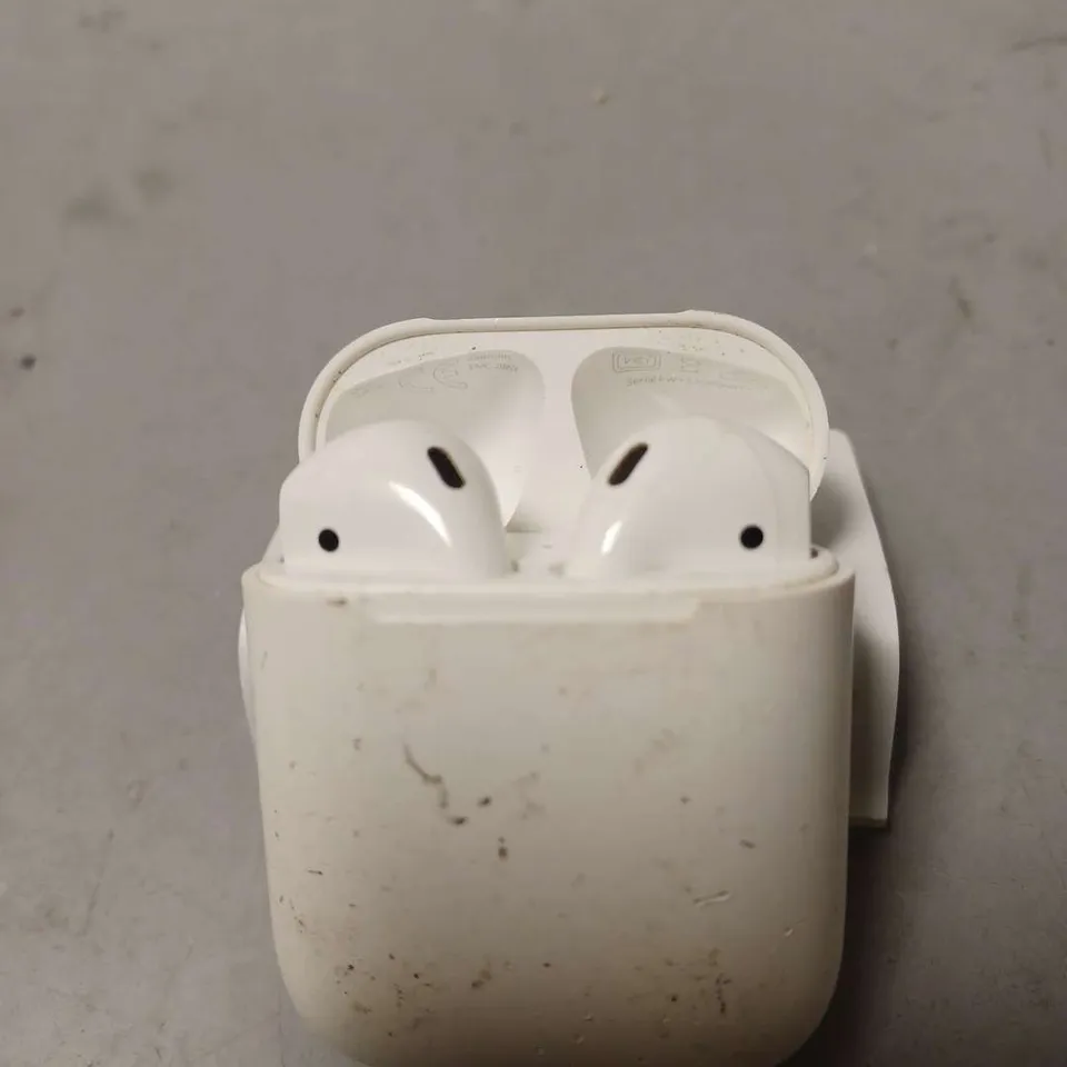 APPLE AIR PODS 